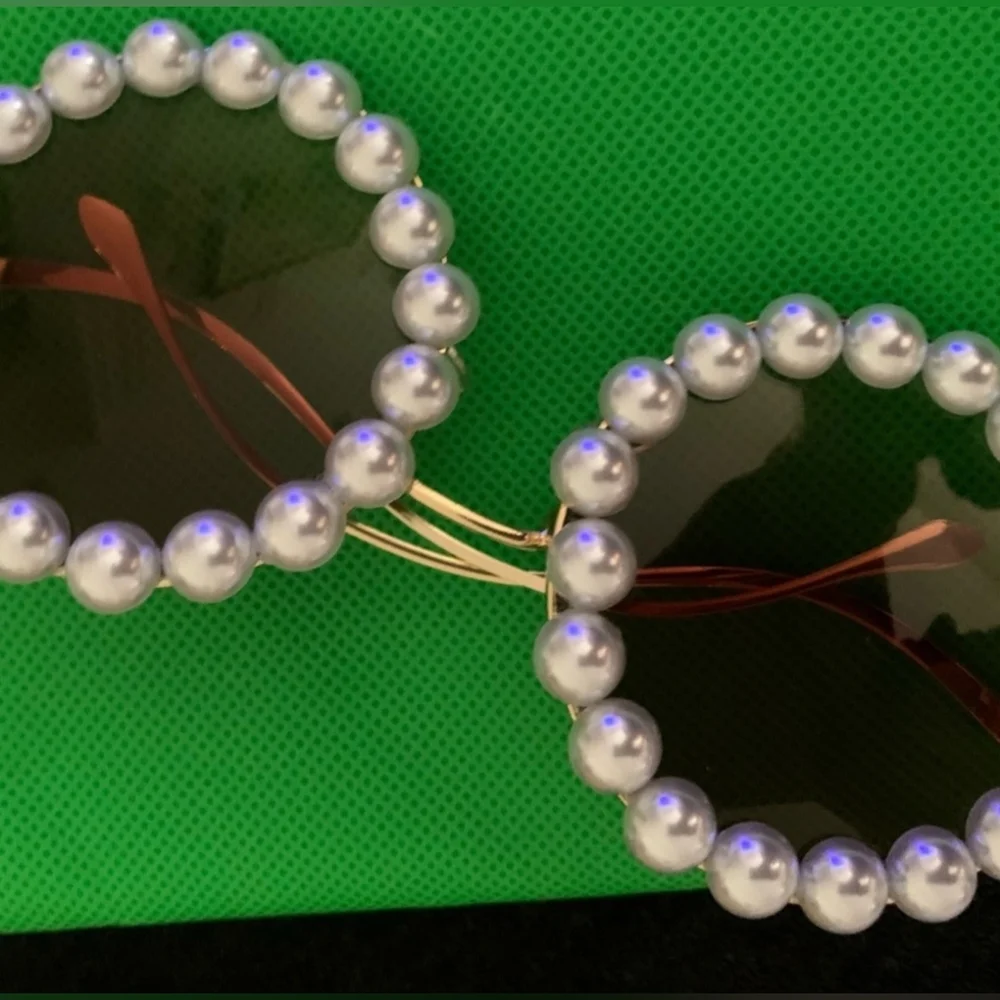 NEW Round sunglasses with pearls around Fashion